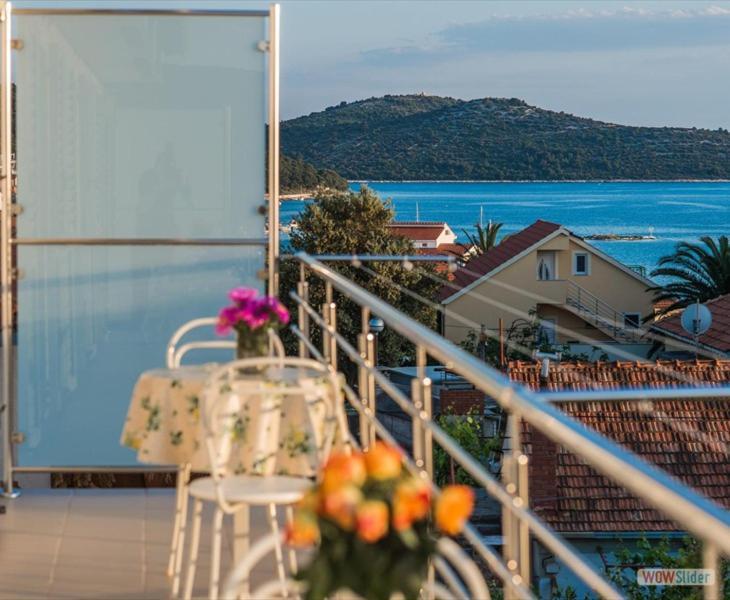 Apartmani Aria โรกอซนิซา ภายนอก รูปภาพ