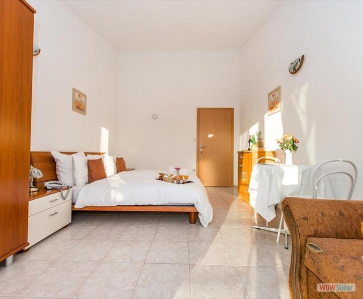 Apartmani Aria โรกอซนิซา ภายนอก รูปภาพ